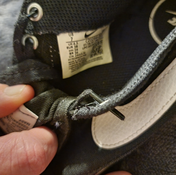 Nike canvas shoes - Picture 2 of 2